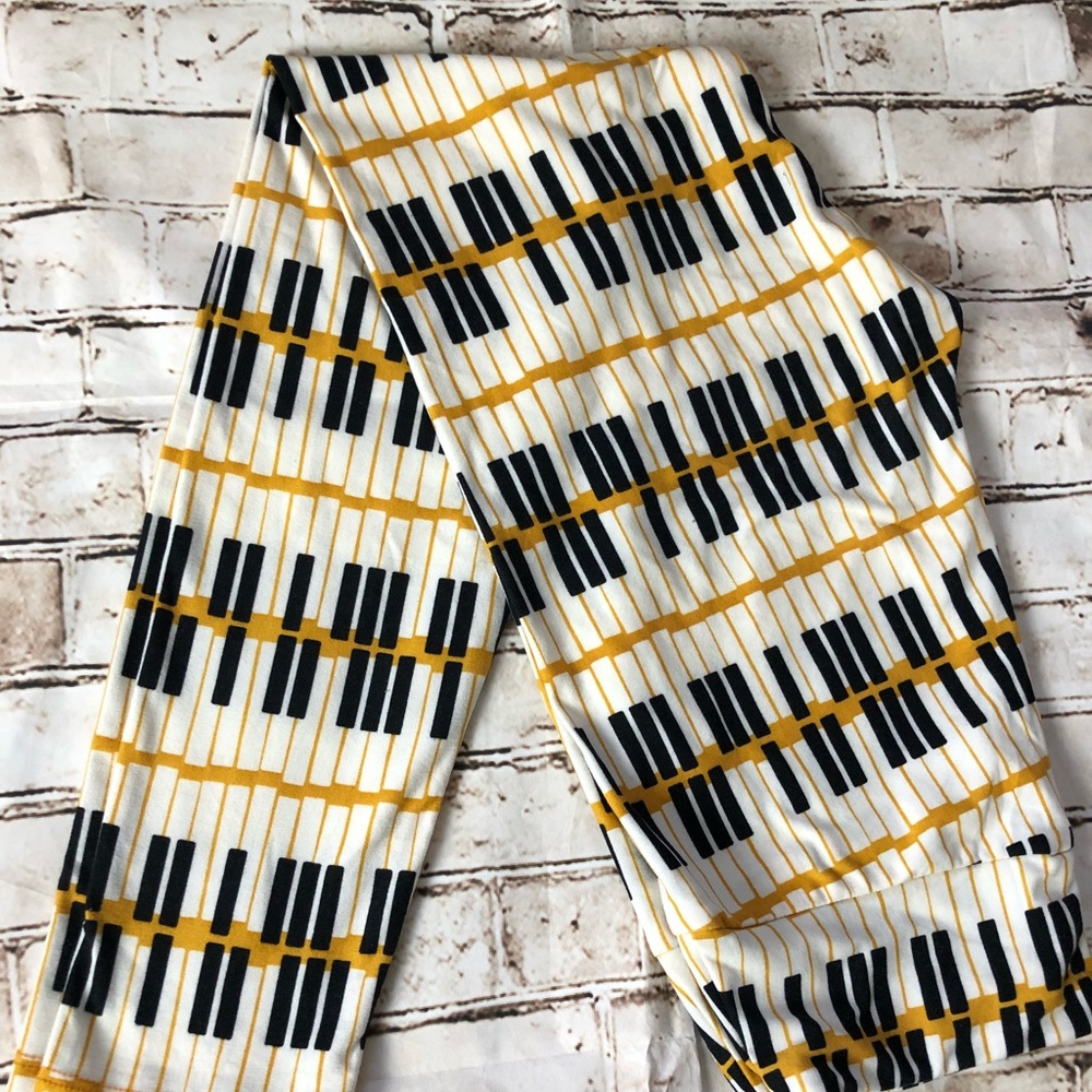 Piano One size leggings.